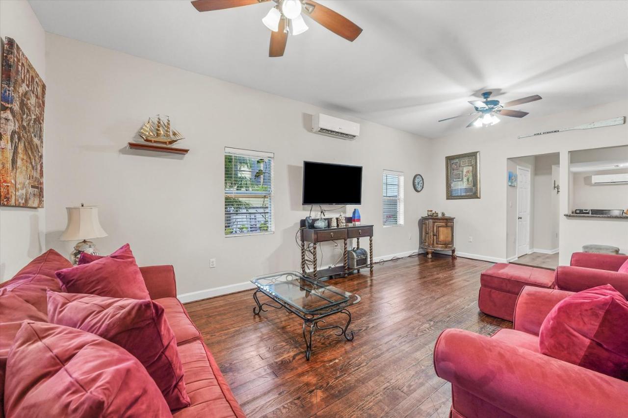 Tranquil Getaway In The Heart Of Galveston, Pets Welcome Eksteriør billede